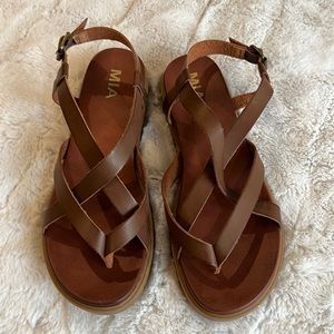 Mia sandals